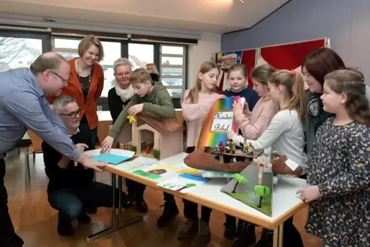 Fast alle Lingenfelder Grundschüler haben bei dem Projekt mitgemacht. Eine kleine Auswahl haben die Organisatoren des Projekts u