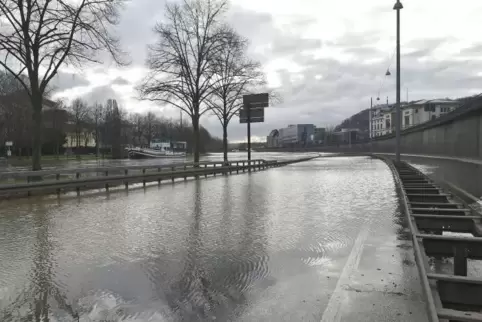 Flusslandschaft: die A 620 in Saarbrücken.