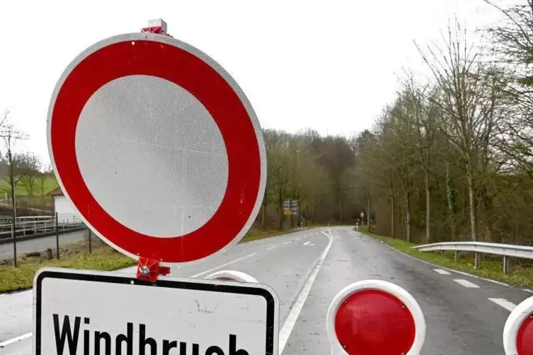 Die Straße Richtung Bottenbach ist gesperrt.